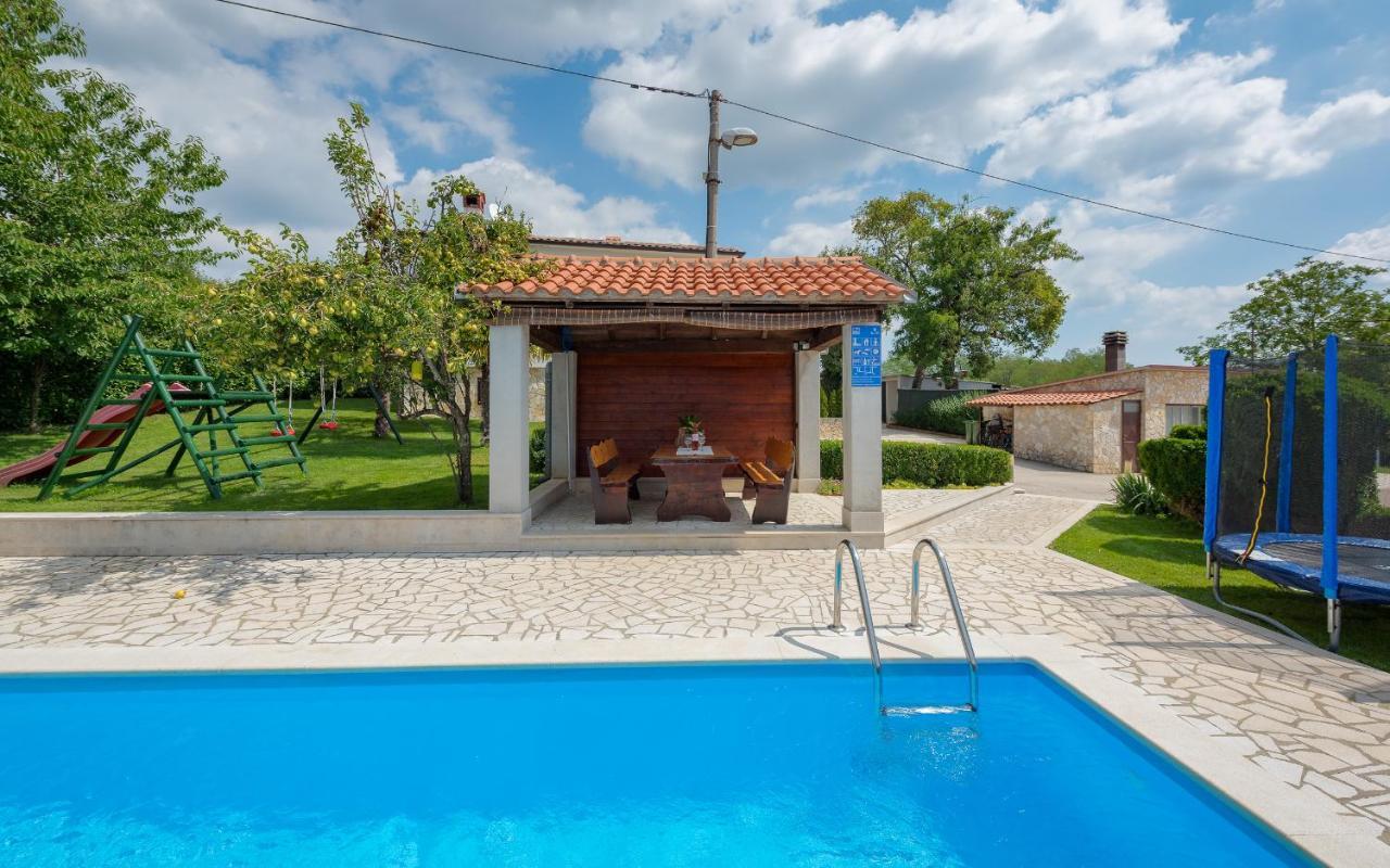 House Semy With Private Pool Villa Pazin Ngoại thất bức ảnh