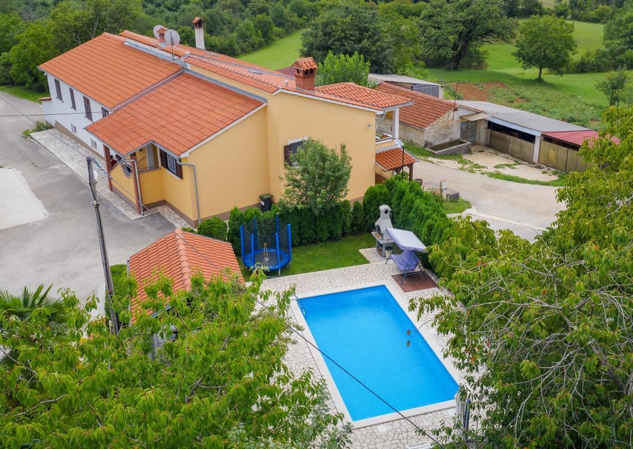 House Semy With Private Pool Villa Pazin Ngoại thất bức ảnh