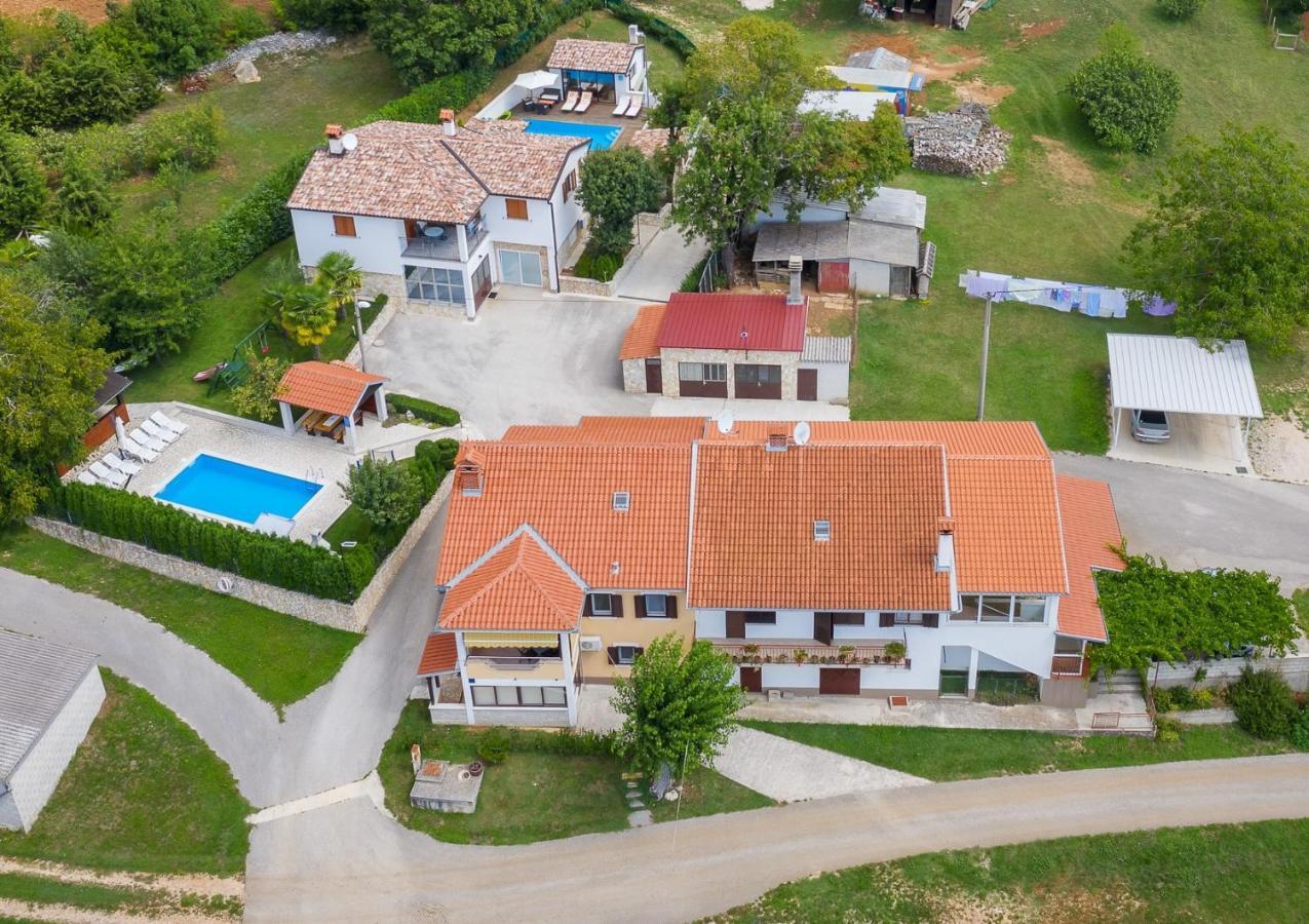 House Semy With Private Pool Villa Pazin Ngoại thất bức ảnh