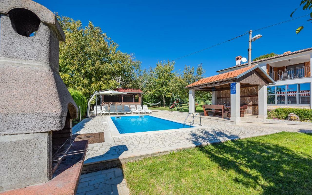 House Semy With Private Pool Villa Pazin Ngoại thất bức ảnh