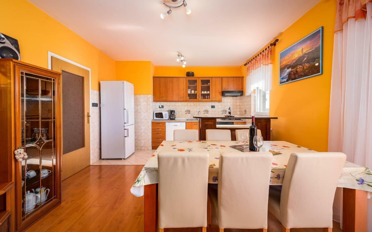 House Semy With Private Pool Villa Pazin Ngoại thất bức ảnh