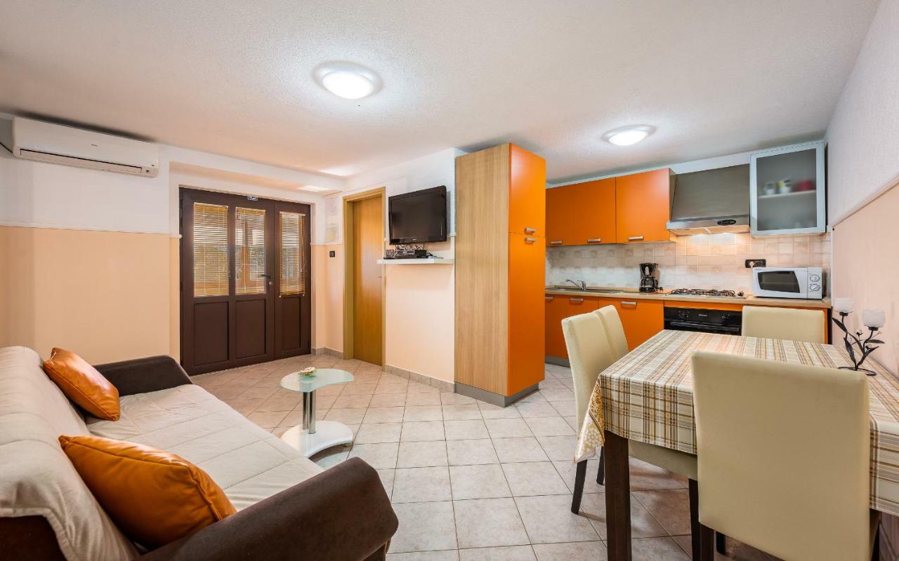 House Semy With Private Pool Villa Pazin Ngoại thất bức ảnh
